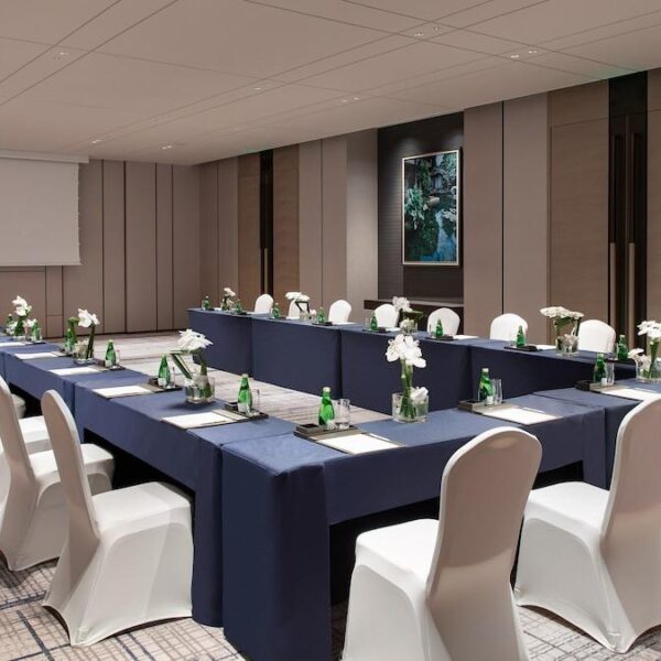 Ballroom 04