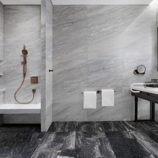Hotel Bathroom 18