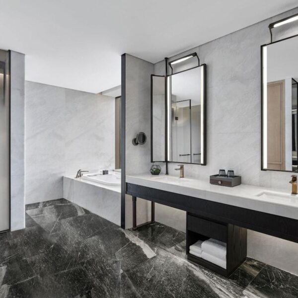 Hotel Bathroom 21