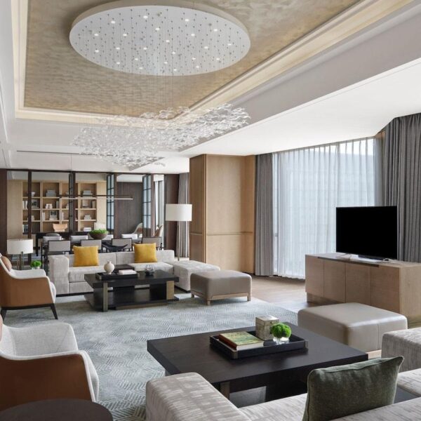 Hotel Lobby 32