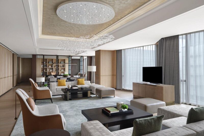 Hotel Lobby 32