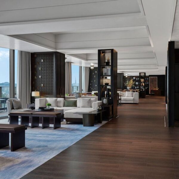 Hotel Lobby 33