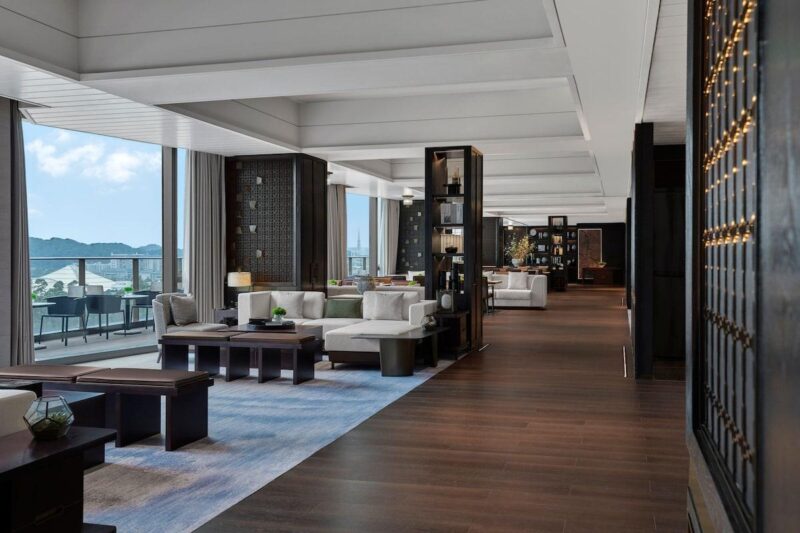 Hotel Lobby 33