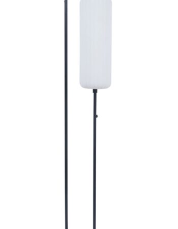 courtyard-guestroom-floor-lamp